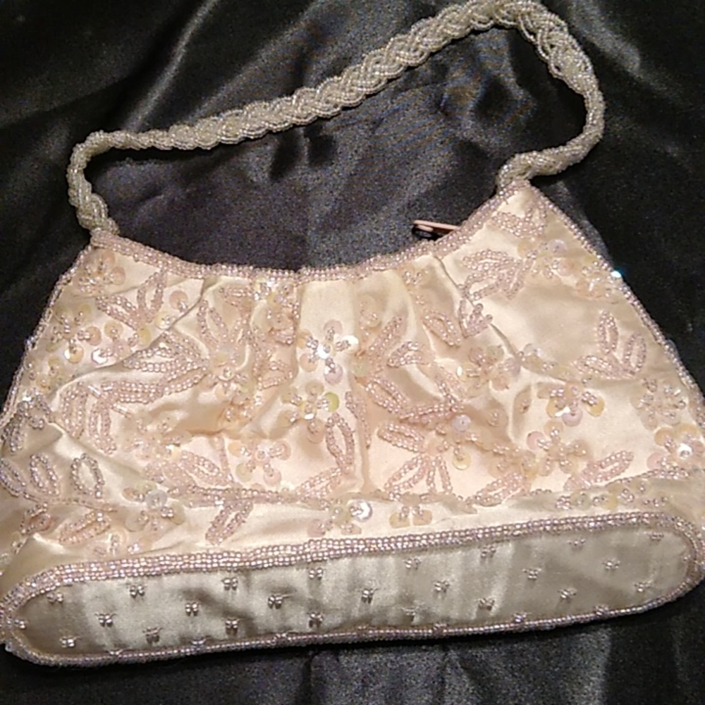 PALE PINK BEADED AND SEQUIN PURSE***HOST PICK ***05/31